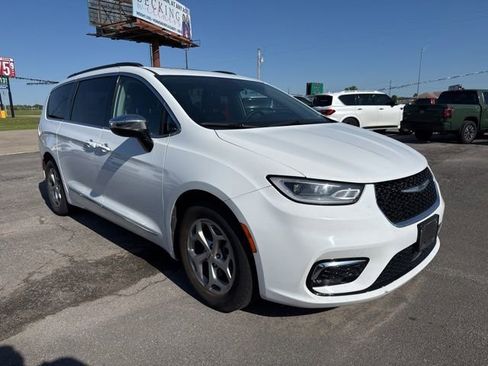 Used 2023 Chrysler Pacifica Limited FWD image 6