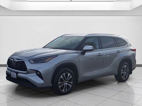 Used 2022 Toyota Highlander XLE image 9