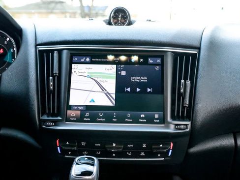 Used 2021 Maserati Levante image 33