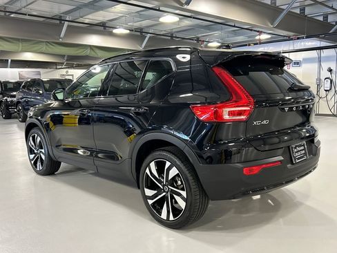 Used 2023 Volvo XC40 B5 Plus w/ Driver Assist Package AWD/4WD image 4