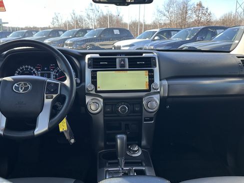 Used 2017 Toyota 4Runner SR5 Premium image 30