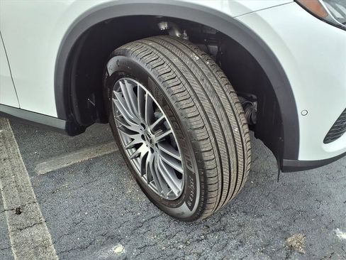 Used 2024 Mercedes-Benz GLC 300 4MATIC image 38