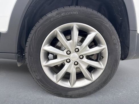 Used 2018 Jeep Cherokee Limited AWD/4WD image 21