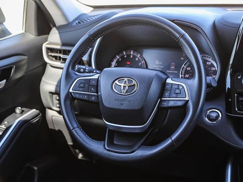 Used 2023 Toyota Highlander XLE image 15