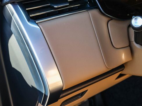 New 2026 Land Rover Range Rover SE image 33