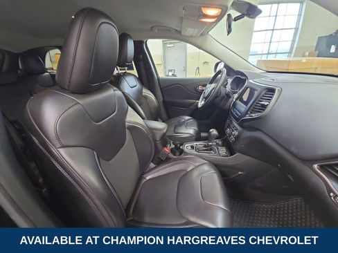 Used 2019 Jeep Cherokee Latitude Plus w/ Cold Weather Group AWD/4WD image 36