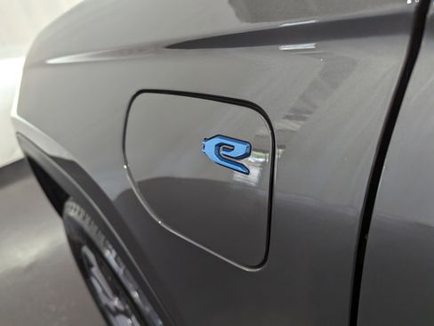 Used 2023 Jeep Grand Cherokee 4WD 4xe image 15