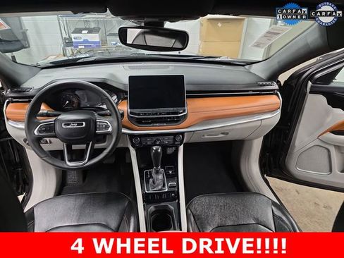 Used 2023 Jeep Compass Limited image 15