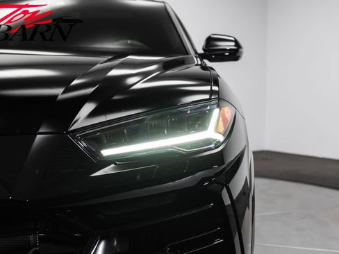 Used 2022 Lamborghini Urus AWD/4WD image 10