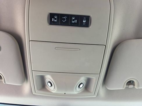 Used 2011 Chrysler Town & Country Touring FWD image 25