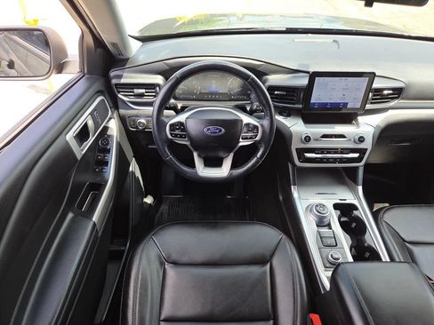 Used 2022 Ford Explorer XLT w/ Equipment Group 202A AWD/4WD image 23