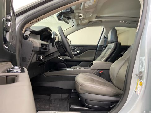 Used 2025 Lincoln Corsair Grand Touring image 15