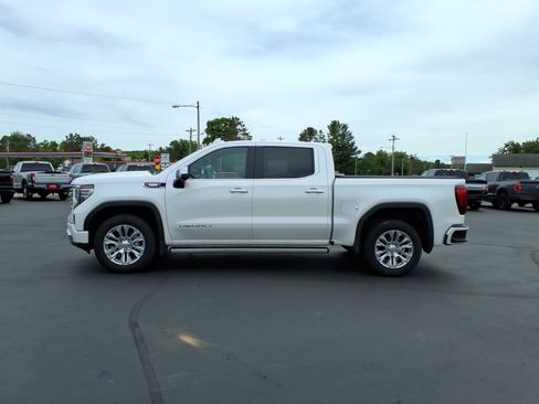 Used 2023 GMC Sierra 1500 Denali w/ Technology Package AWD/4WD image 2