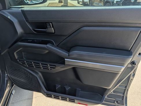 Used 2025 Toyota Tacoma SR5 AWD/4WD image 32