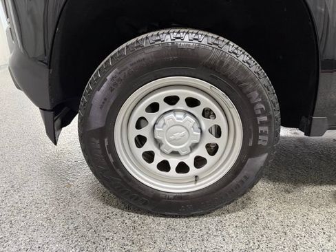 Used 2024 Chevrolet Colorado W/T w/ Technology Package RWD image 24