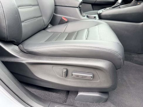 Used 2025 Honda CR-V EX-L image 9