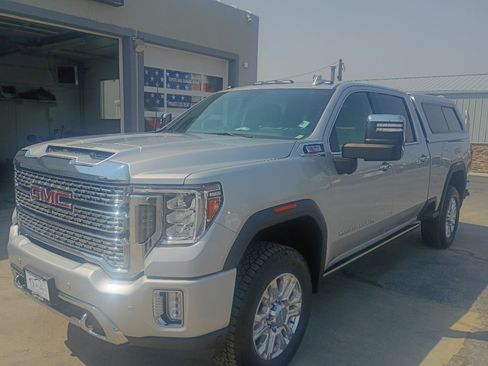 Used 2023 GMC Sierra 3500 Denali w/ Denali Ultimate Package AWD/4WD image 2