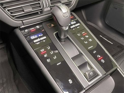 New 2026 Porsche Macan image 32