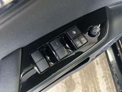 Used 2022 Toyota Prius AWD image 23