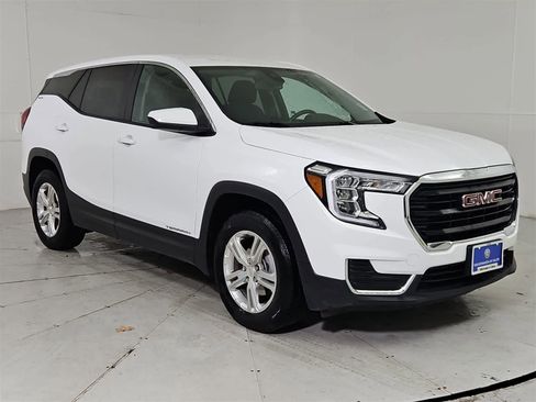 Used 2024 GMC Terrain SLE image 8