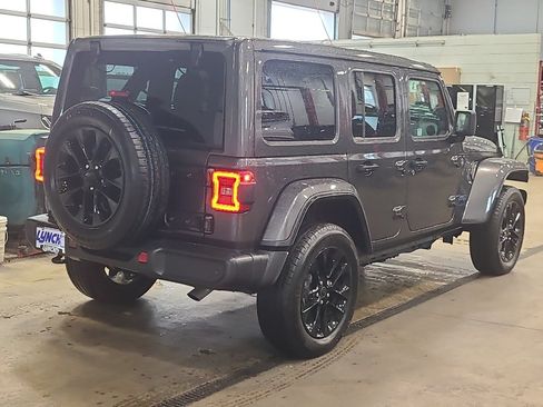 Used 2025 Jeep Wrangler Unlimited Sahara w/ Safety Group AWD/4WD image 4