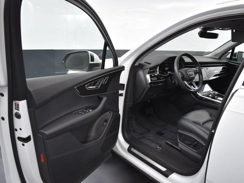 Used 2022 Audi Q7 3.0T Premium Plus w/ Premium Plus Package AWD/4WD image 5