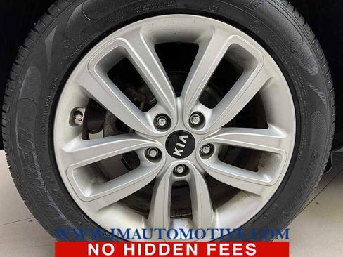 Used 2019 Kia Soul + image 9