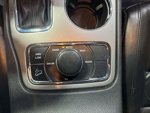 Used 2018 Jeep Grand Cherokee Limited image 18