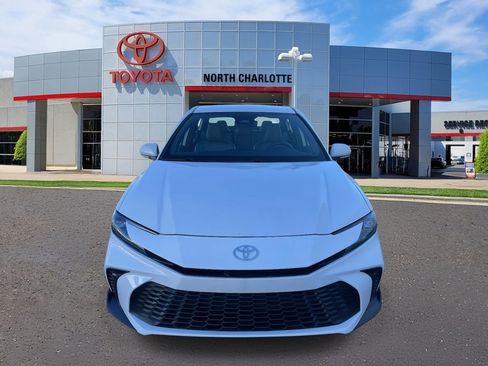 Used 2025 Toyota Camry SE image 5