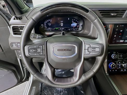 Used 2024 GMC Yukon XL Denali Ultimate AWD/4WD image 10