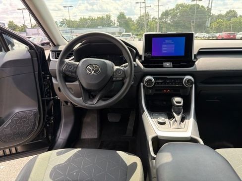 Used 2025 Toyota RAV4 XLE AWD/4WD image 16