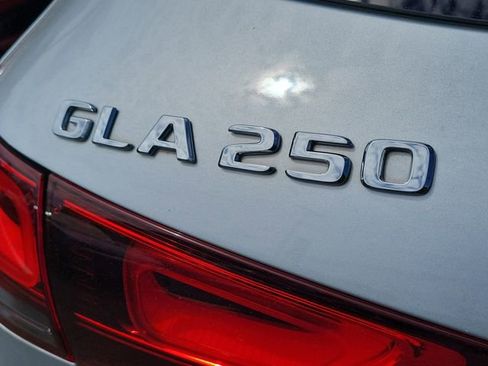 Used 2021 Mercedes-Benz GLA 250 image 8