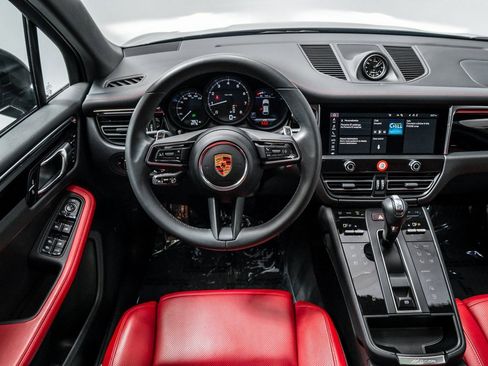 Used 2025 Porsche Macan image 14