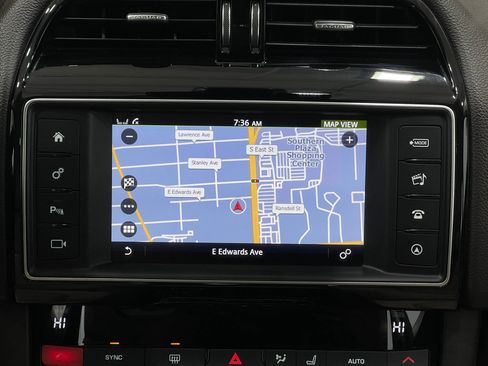 Used 2017 Jaguar F-PACE Prestige image 10