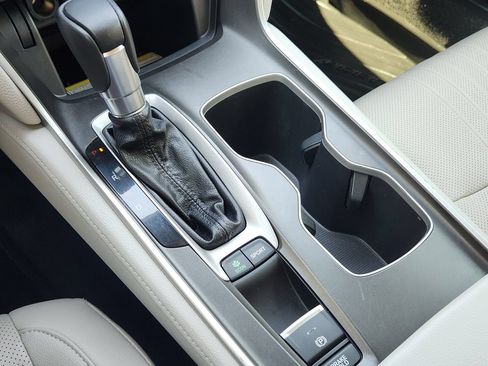 Used 2018 Honda Accord Touring image 18