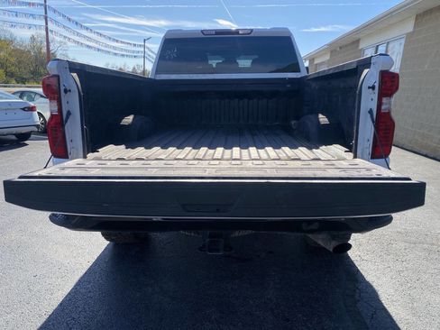 Used 2024 Chevrolet Silverado 2500 Custom w/ Custom Value Package image 8