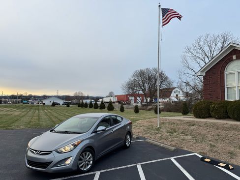 Used 2015 Hyundai Elantra SE w/ Option Group 02 image 1