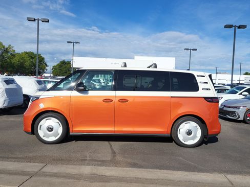 New 2025 Volkswagen ID. Buzz 1st Edition image 4