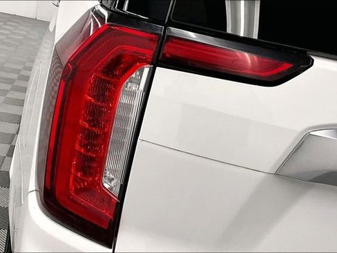 Used 2022 GMC Yukon XL Denali w/ Denali Premium Package image 37