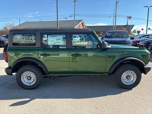 New 2025 Ford Bronco 4-Door image 9