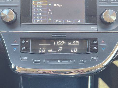 Used 2013 Toyota Avalon XLE image 19