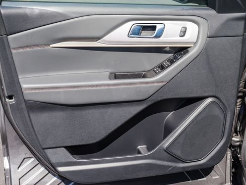 Used 2026 Ford Explorer Active RWD image 21