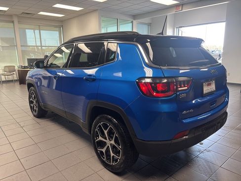 Used 2024 Jeep Compass Limited image 6