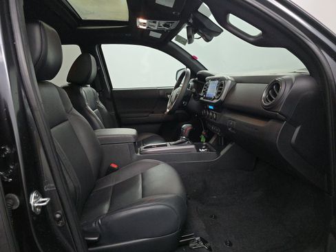Used 2023 Toyota Tacoma TRD Off-Road image 8