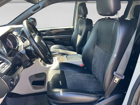 Used 2019 Dodge Grand Caravan SXT FWD image 10