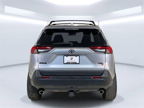 Used 2021 Toyota RAV4 XLE w/ Convenience Package image 6
