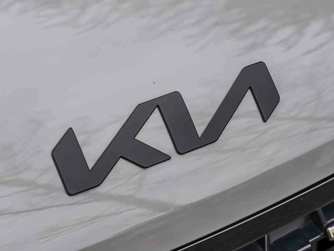 Certified 2025 Kia Carnival SX Prestige FWD image 34
