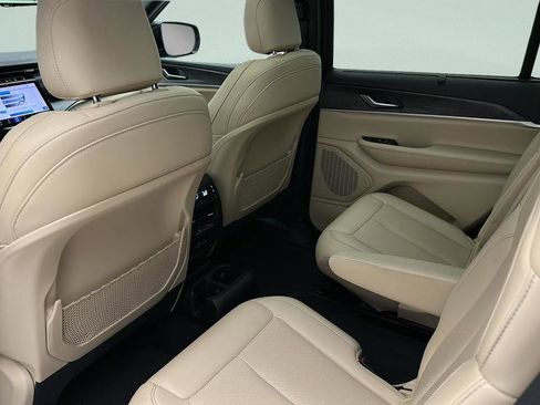 Used 2025 Jeep Grand Cherokee L Limited w/ Luxury Tech Group II AWD/4WD image 8