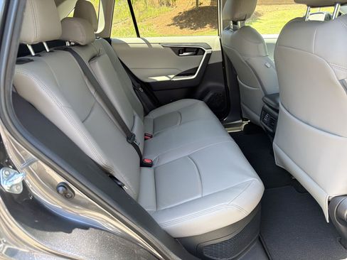 Used 2021 Toyota RAV4 XLE w/ Convenience Package AWD/4WD image 15