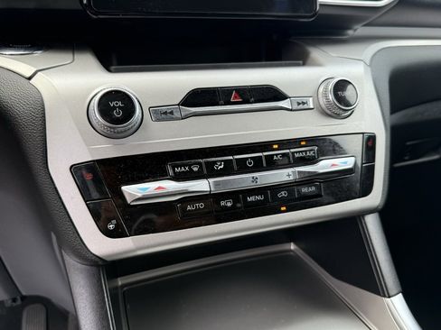 Certified 2022 Ford Explorer XLT w/ Equipment Group 202A image 16